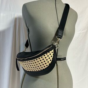 Belt/cross body bag. Universal Theead